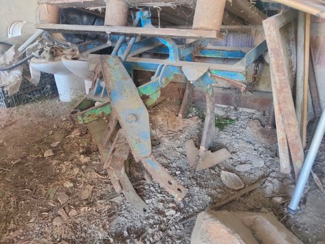 Tractor Goldoni articulado + aperos