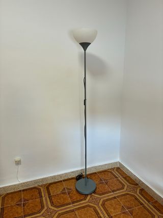 Lámpara pie gris - moderna