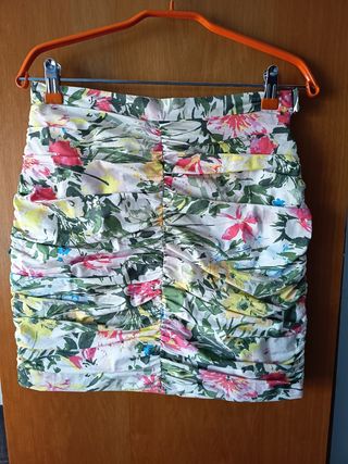 Falda H&M flores multicolor