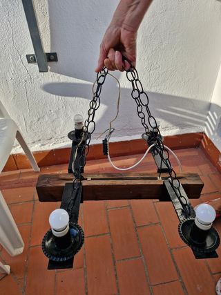 Lámpara artesanal forja y madera