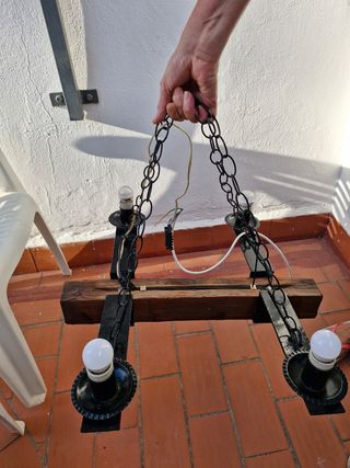 Lámpara artesanal forja y madera