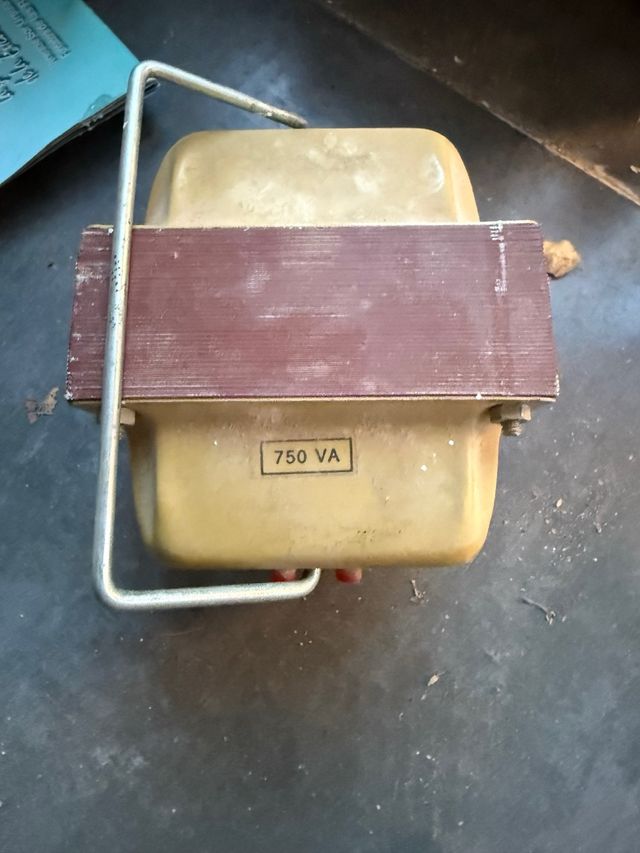 Transformador 750 VA 125-220V