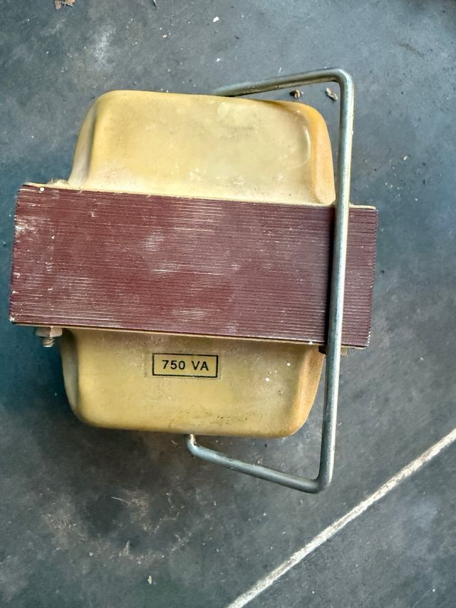 Transformador 750 VA 125-220V