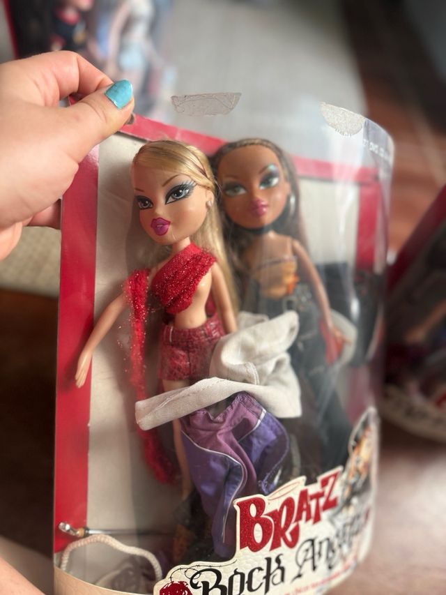 7 Muñecas Bratz  la mayoria son Rock Angelz