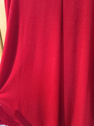 Blusón rojo brillante, escote decorado