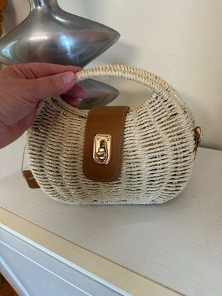 Bolsos de rafia y crochet beige