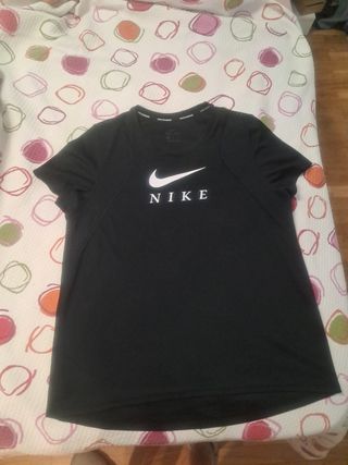 Camiseta Nike running mujer negra