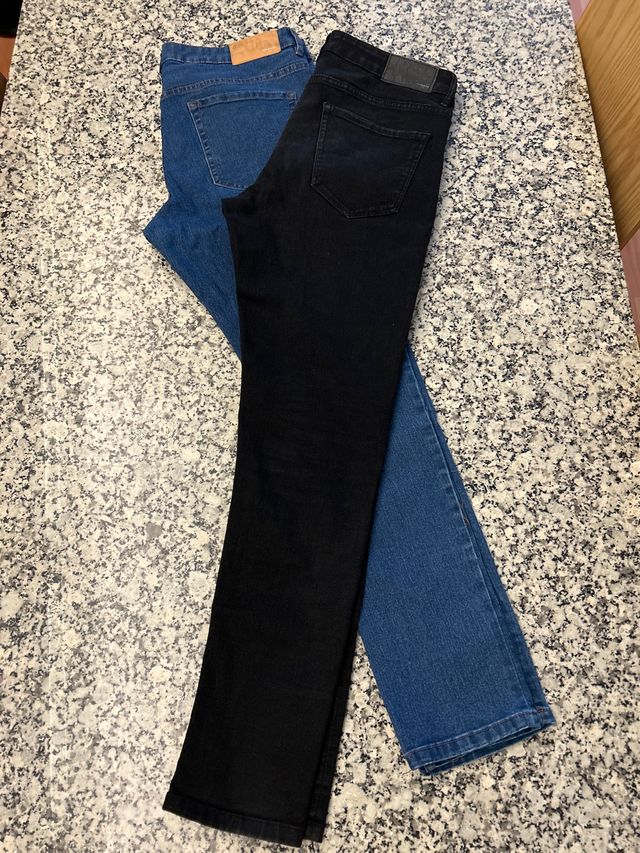 2 calças jeans: preto e azul