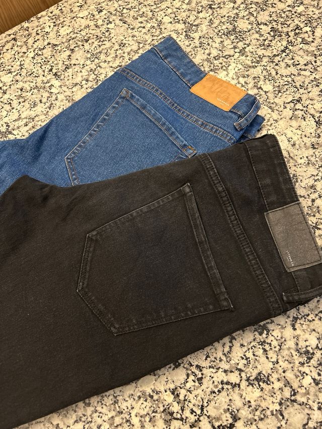 2 calças jeans: preto e azul