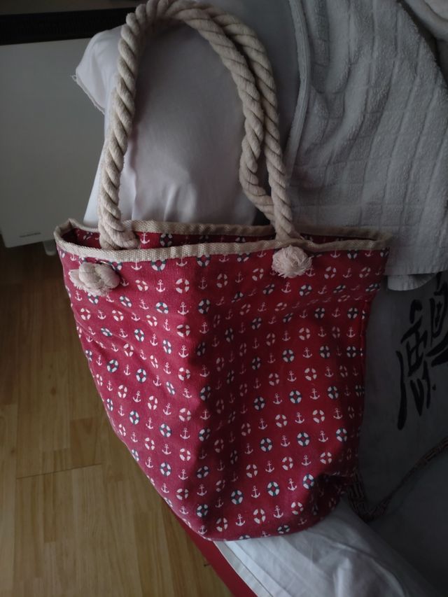 Bolso playero rojo y blanco