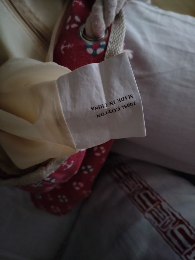 Bolso playero rojo y blanco