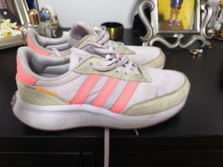 Zapatillas Adidas beige y rosa