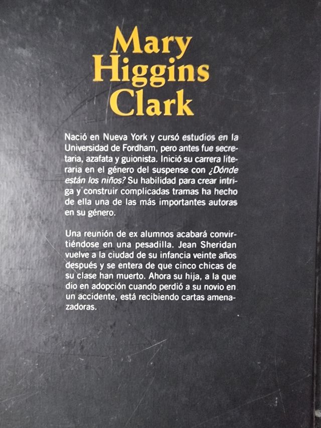Mary Higgins Clark - Escondido en las sombras