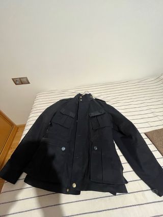 Gabardina negra desmontable