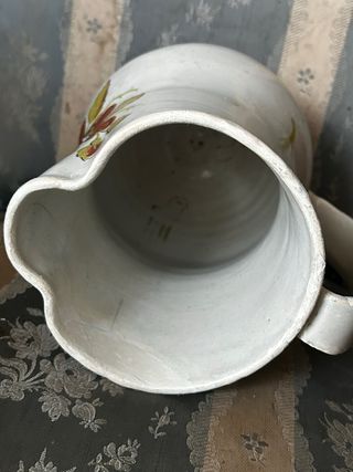 Jarra antigua de cerámica