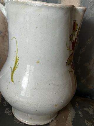 Jarra antigua de cerámica