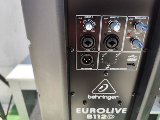 Altavoz Behringer  1000W Con ecualizador y mesclad