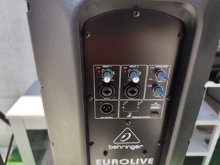 Altavoz Behringer  1000W Con ecualizador y mesclad