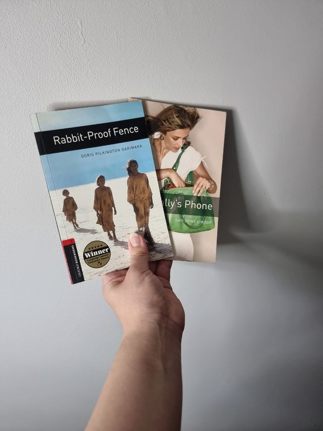 Libros: Rabbit-Proof Fence & Sally's Phone