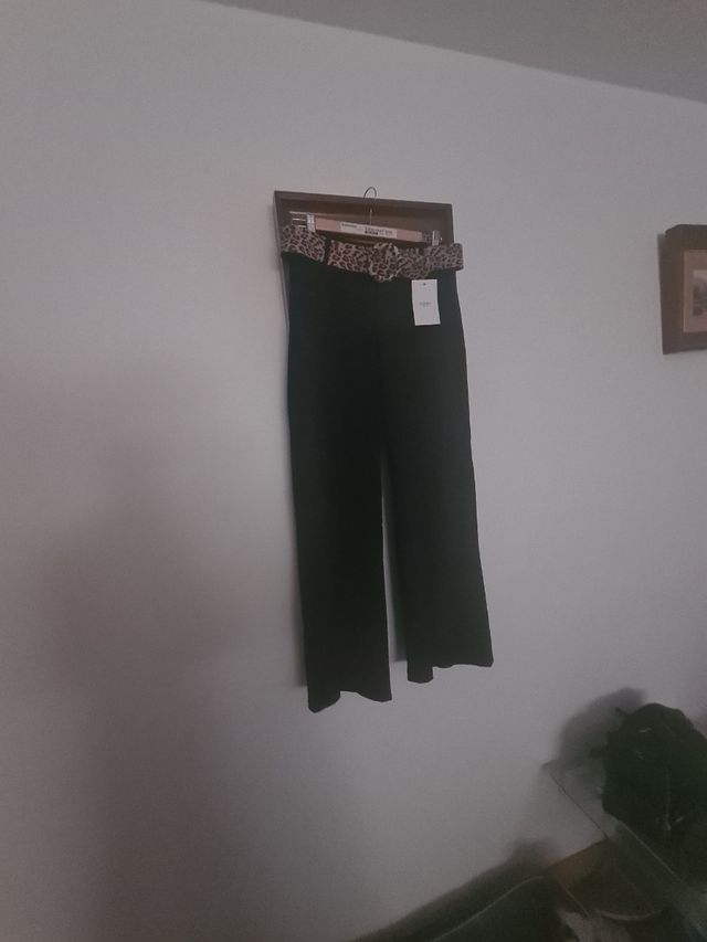 Pantalon c/cinturon leopardo L/XL.14 Euros