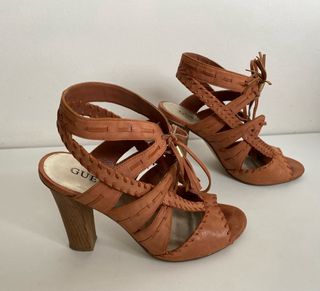 Sandálias Guess Marrom Salto Alto.