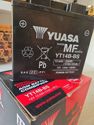 Batería Yuasa YT14B-BS AGM Moto