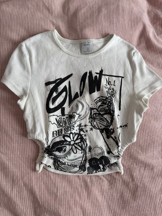 Crop top Bershka blanco con dibujos