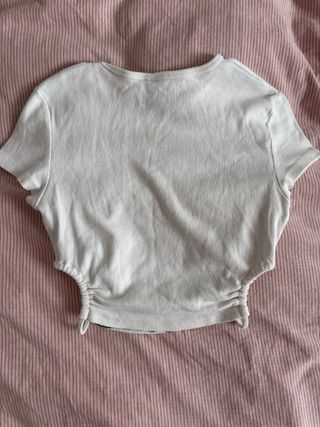 Crop top Bershka blanco con dibujos