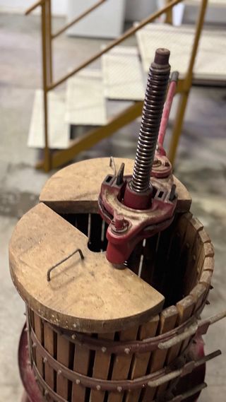 Prensa de uva antigua