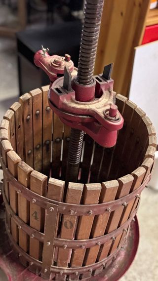 Prensa de uva antigua