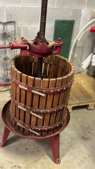Prensa de uva antigua