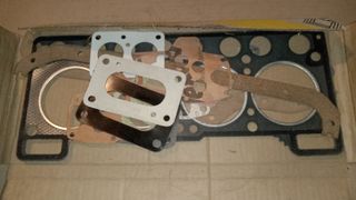 VEHICULOS CLASICOS, PIEZAS VARIAS (4)