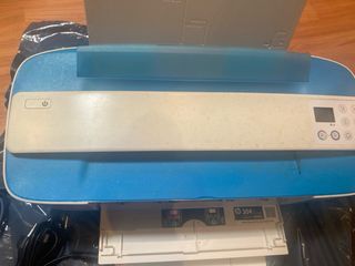 Impresora HP DeskJet compacta