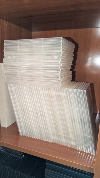 + 300 estuches DVDs