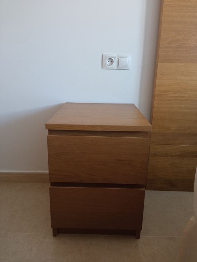 Malm IKEA cabeceira e mesas