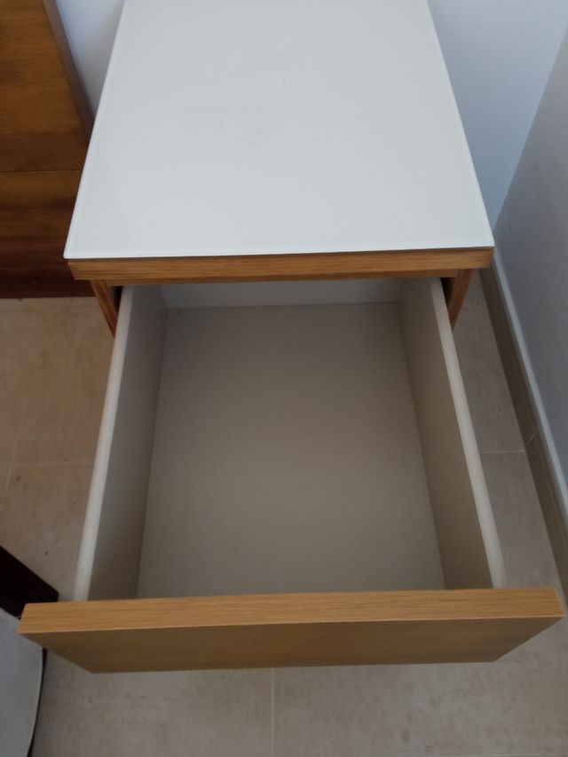 Malm IKEA cabeceira e mesas