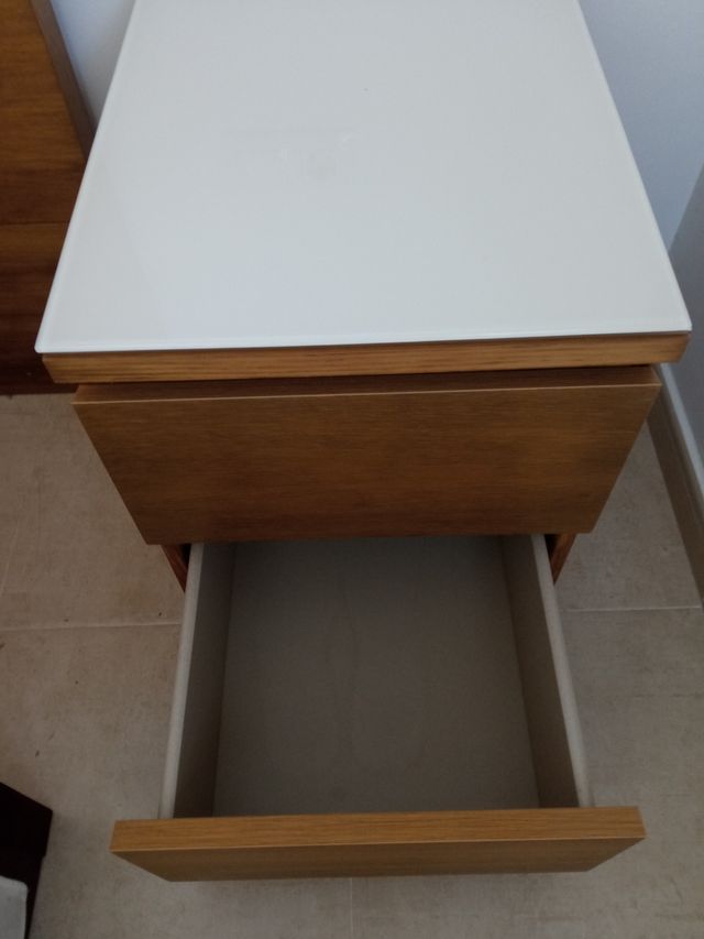 Malm IKEA cabeceira e mesas