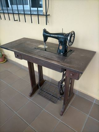 Máquina de coser Singer Antigua
