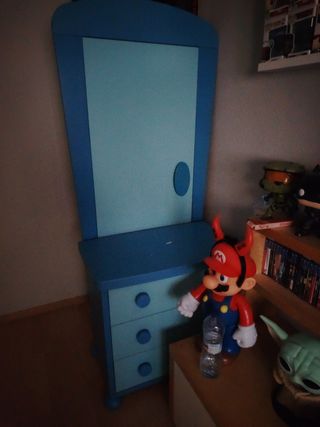 Armario y cómoda infantiles azul