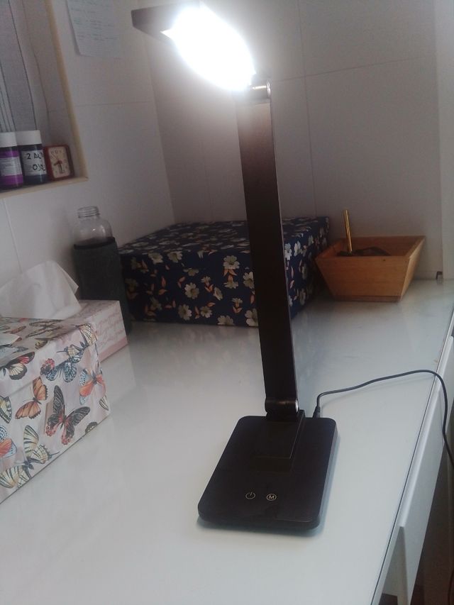 Lampada da scrivania LED nera