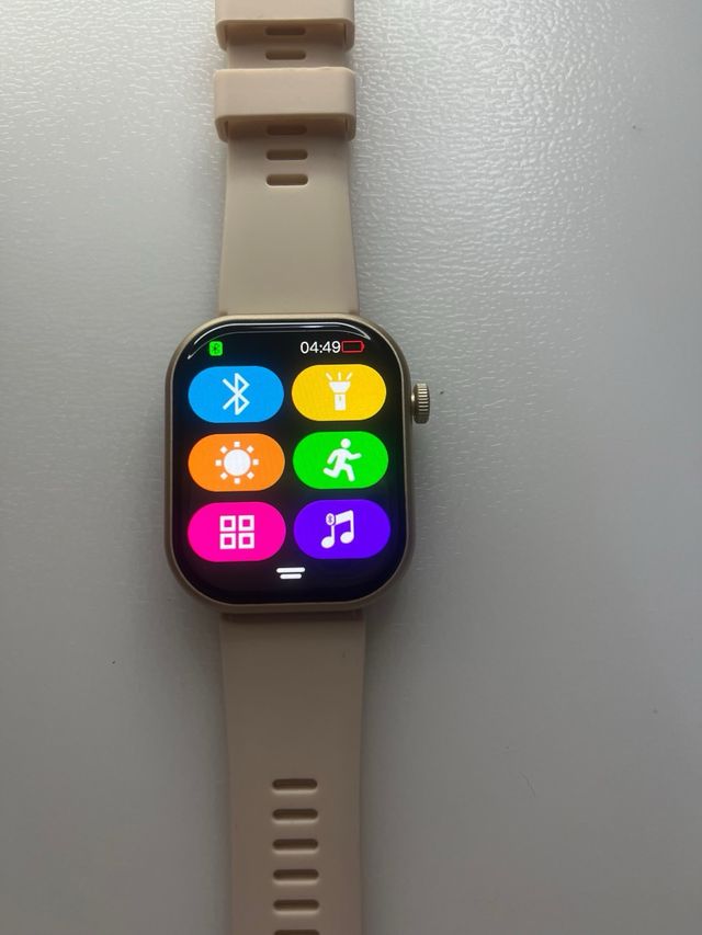 Reloj inteligente dorado