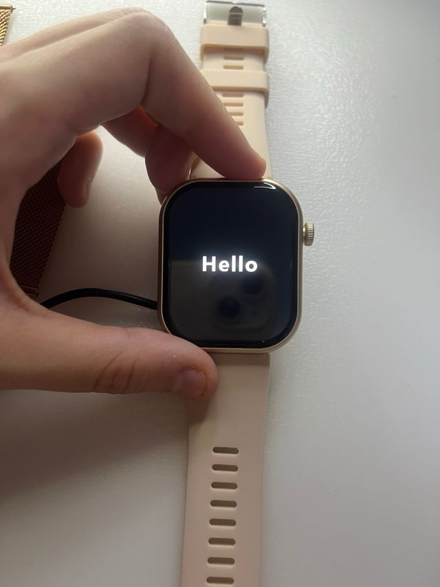 Reloj inteligente dorado