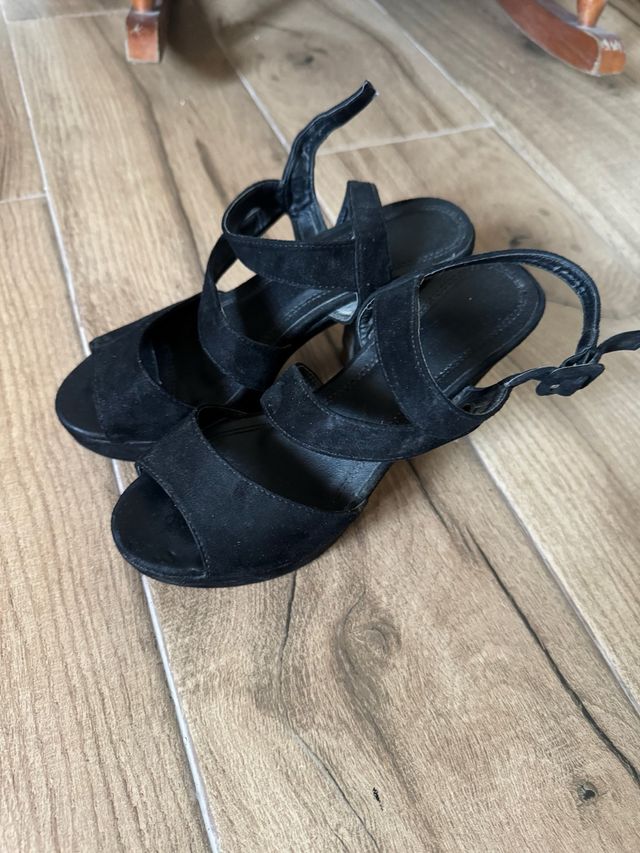 Zapatos tacón negros tiras 