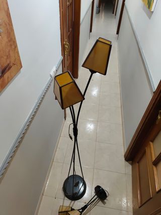 Lampara de pie 3 luces - negra y amarilla