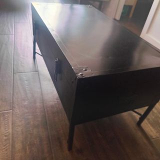 Mesa baúl metal negra