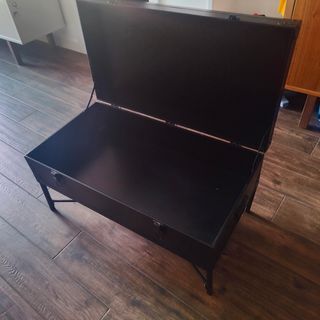 Mesa baúl metal negra