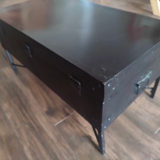 Mesa baúl metal negra