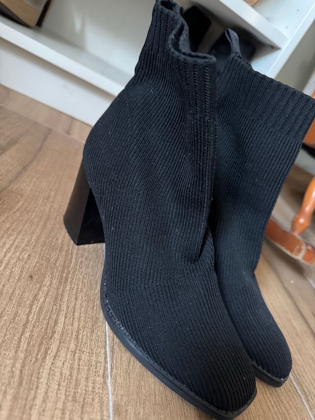 Botines negros de punto