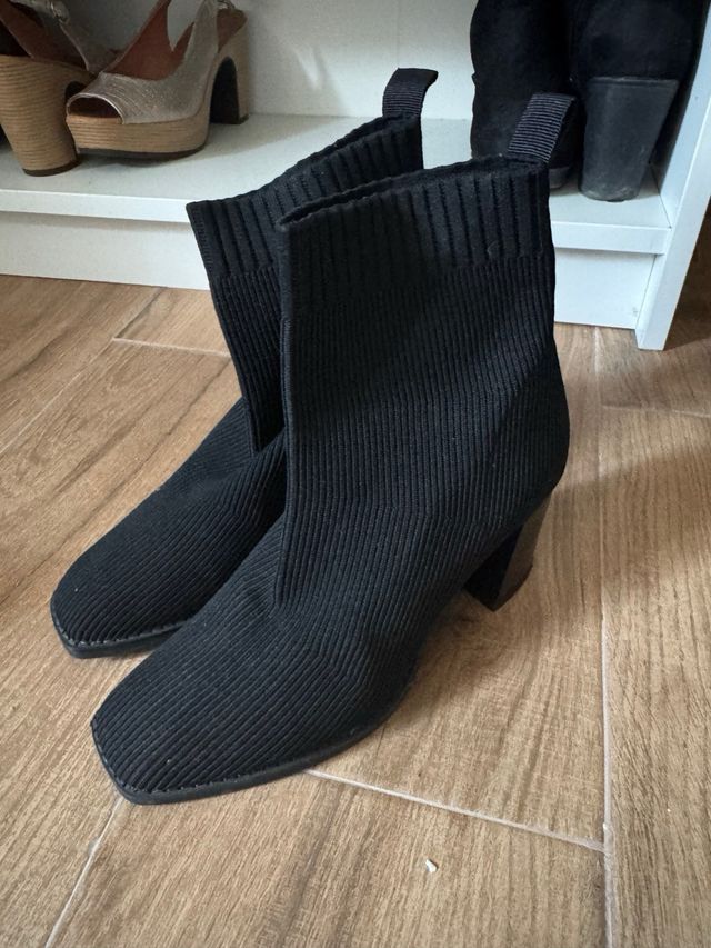 Botines negros de punto