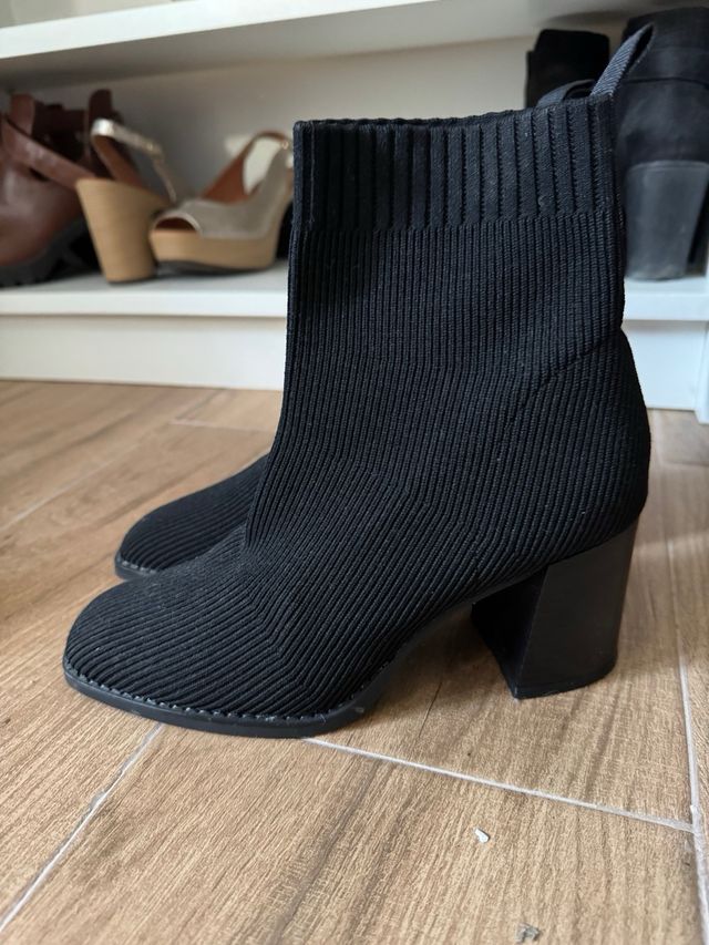 Botines negros de punto